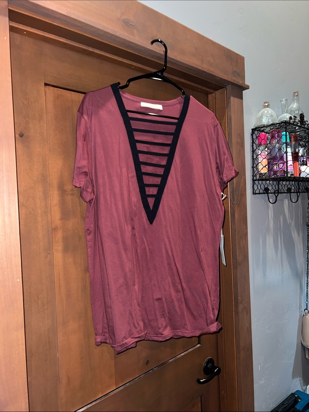 Dreamers V-Neck/Ladder Tee-Maroon